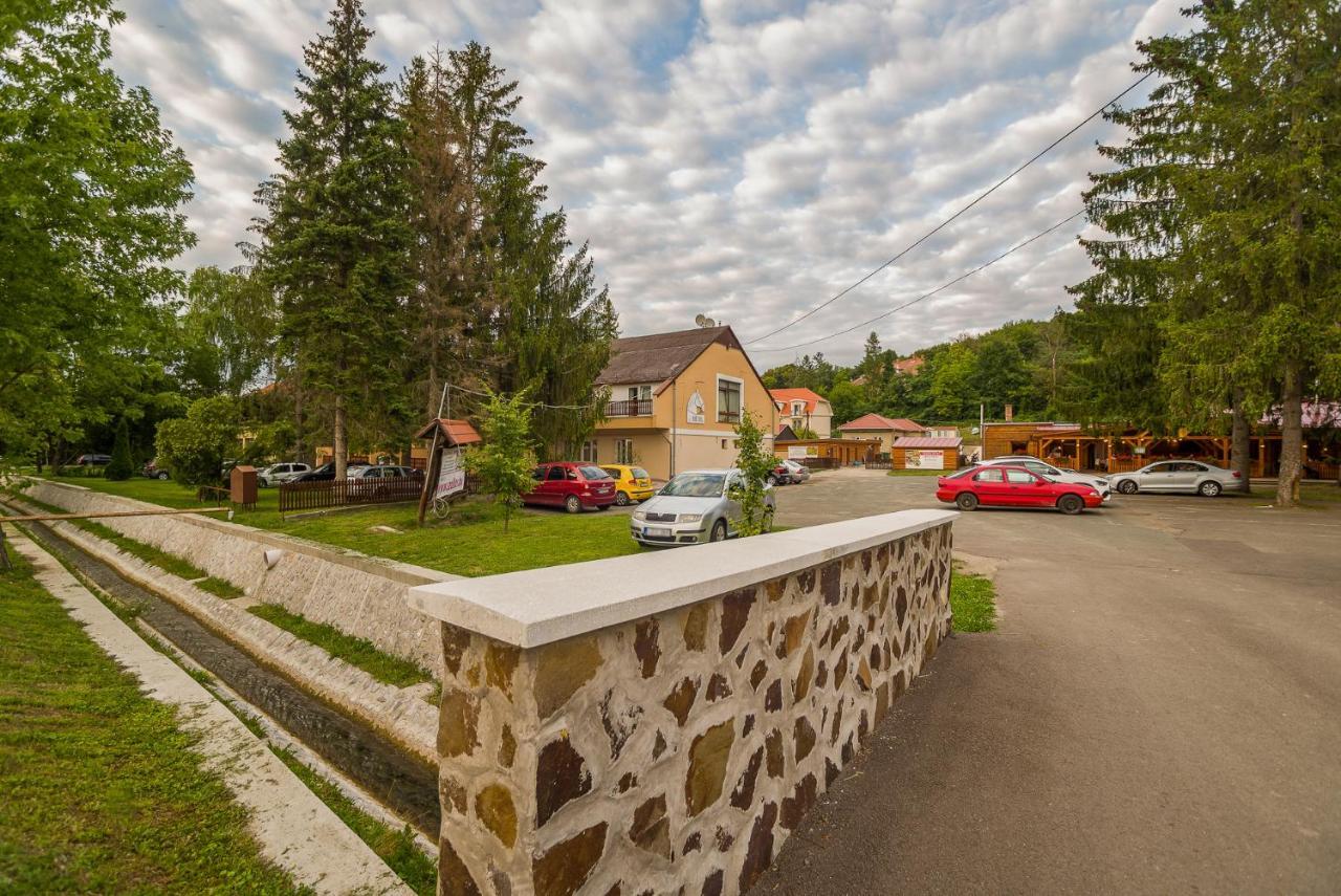 Lipicai Hotel és Étterem Szilvásvárad Esterno foto